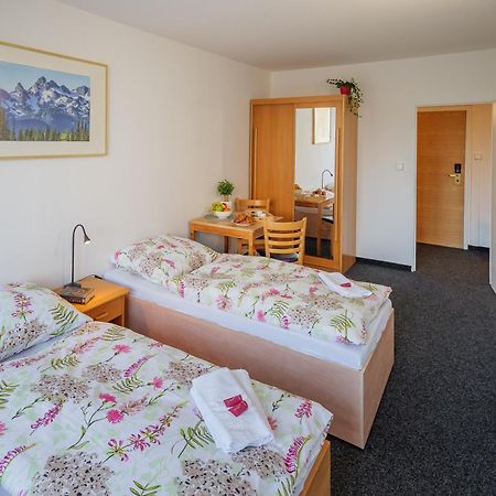 Cooliving Hostel Прага Екстериор снимка
