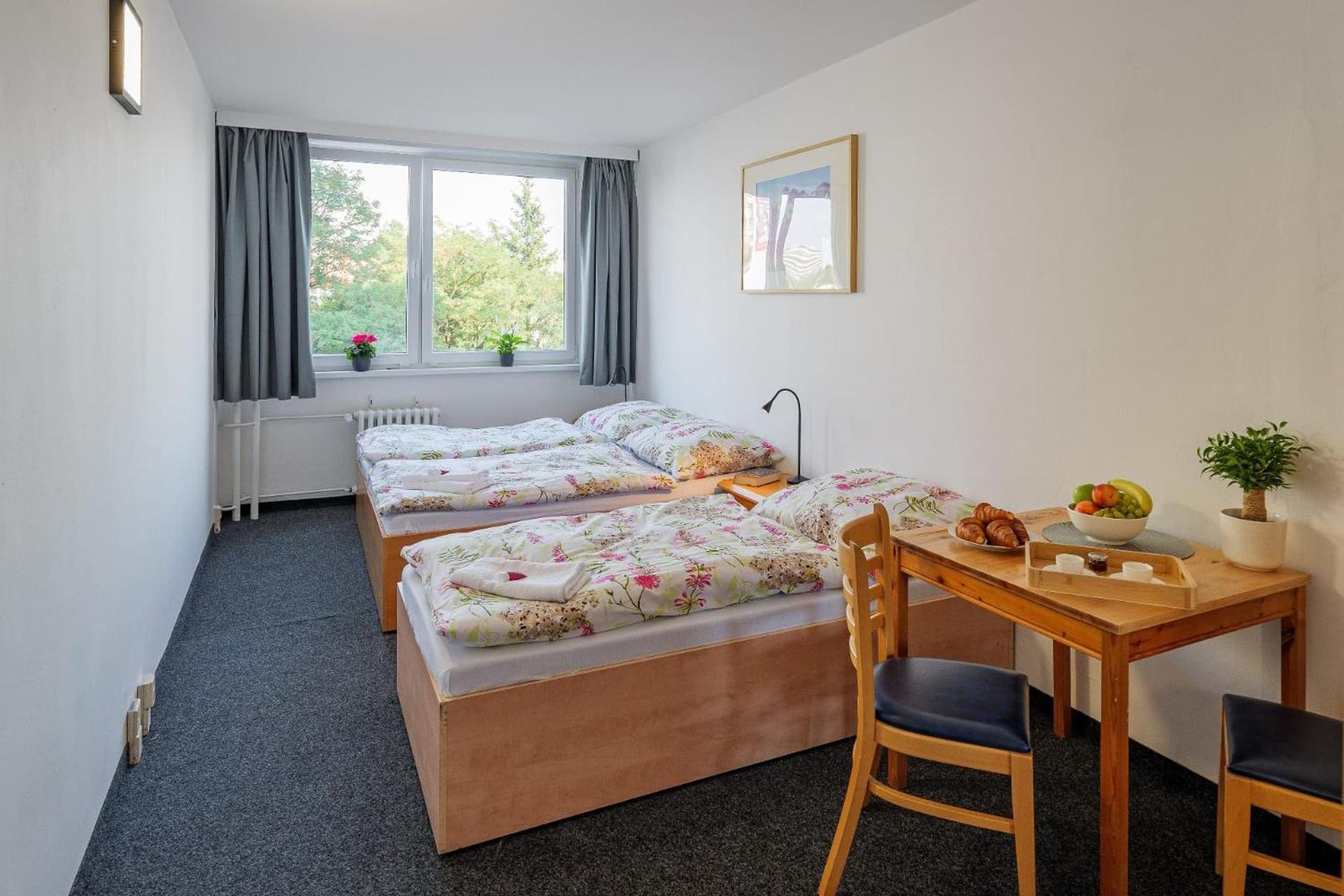 Cooliving Hostel Прага Екстериор снимка