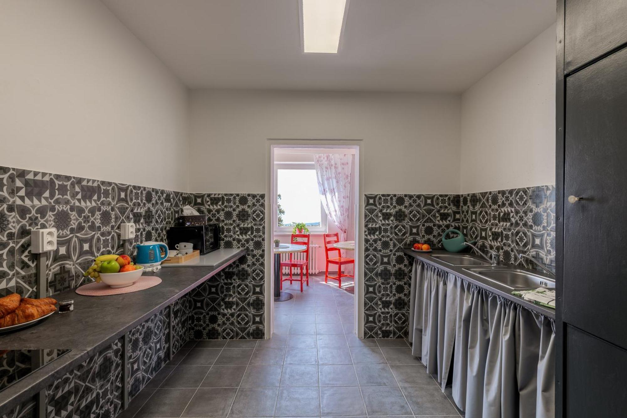 Cooliving Hostel Прага Екстериор снимка