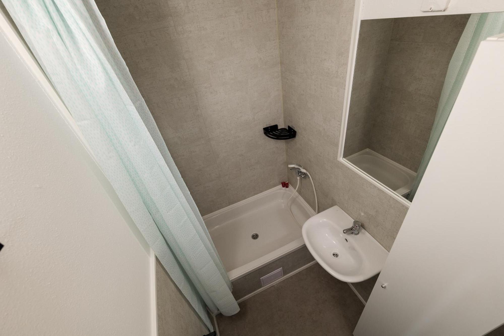 Cooliving Hostel Прага Екстериор снимка
